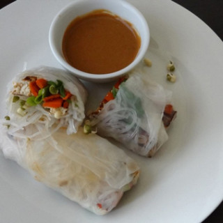 Vegetarian Vietnamese Spring Rolls with Peanut Sauce