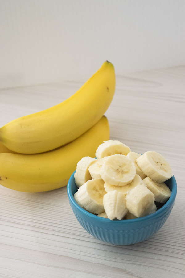 cut bananas for banana nutella icecream