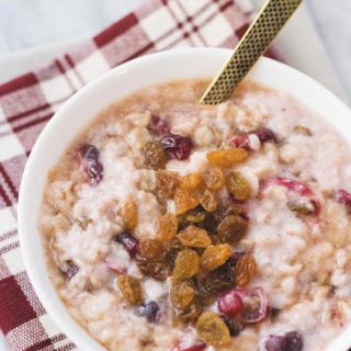 Cranberry Raisin Oatmeal - Just 10 mins, throw everything in pot or rice cooker and you got yourself a hot piping bowl of fall goodness! Cranberries, raisins and then topped with maple syrup!