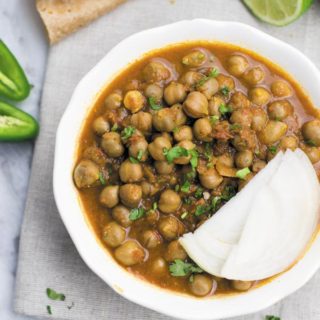 Slow Cooker Chana Masala - Simple wholesome Chana Masala is the most popular Indian curry which youcan make in slow cooker with just 15 mins hands on work! Packed with tons of flavor and protein!