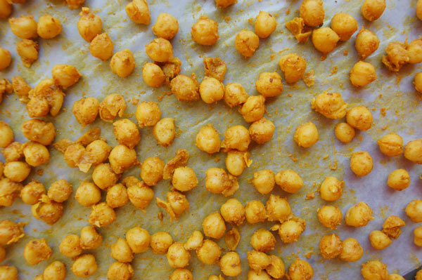 spicy roasted chickpeas