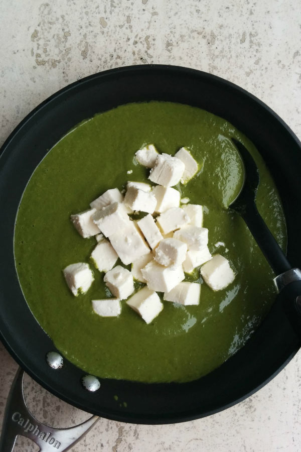 Healthy Palak Paneer Sauce with Paneer Cubes