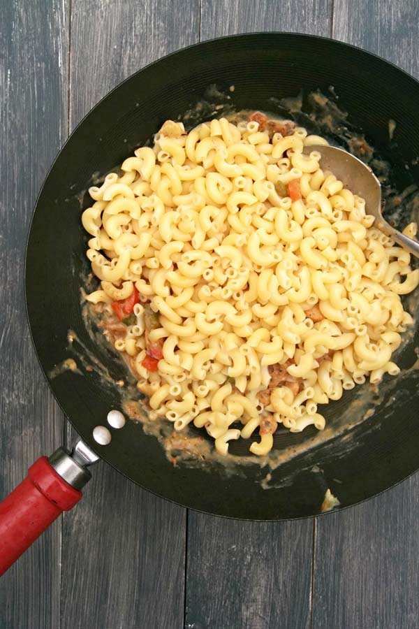 Pasta-Mixed-with-Cajun-Chicken