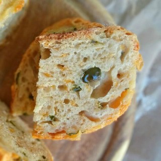 No Knead Jalapeno Cheddar Bread