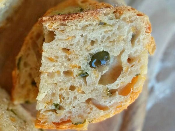 No Knead Jalapeno Cheddar Bread