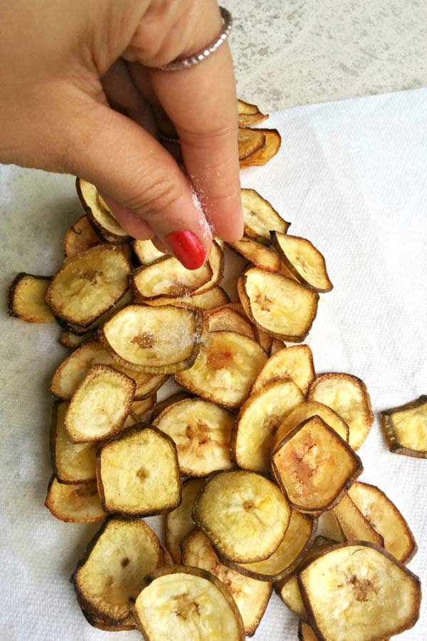 Seasoning homemade banana chips