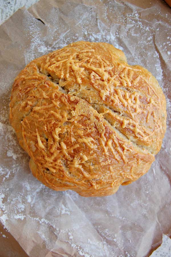 jalapeno cheddar bread loaf