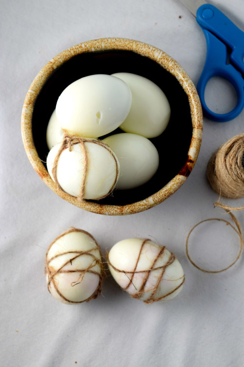 How to Naturally Color Eggs with Yarn