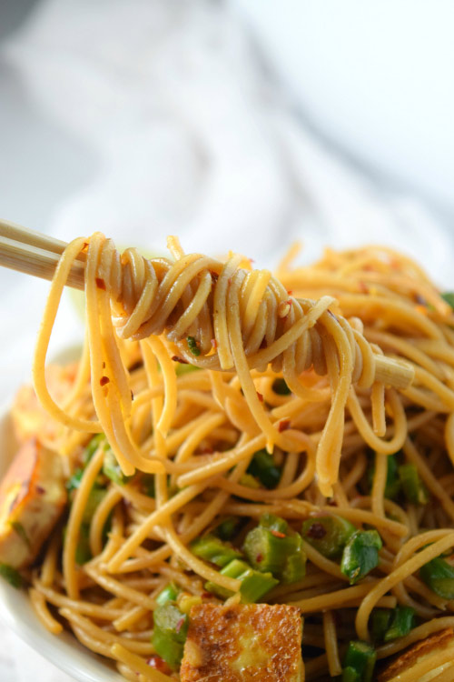 Easy Asparagus and Tofu Noodles 1