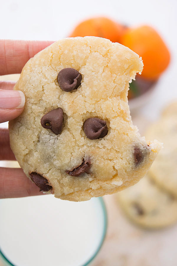 delicious simple chocolate chip cookies