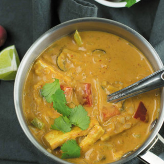 creamy pot of thai red curry-2