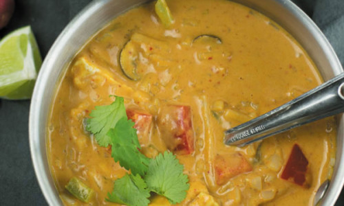 creamy pot of thai red curry-2