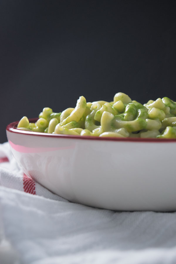 pot of spinach mac & cheese