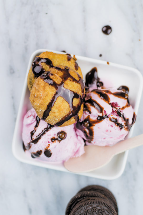 Deep Fried Oreos with ice cream