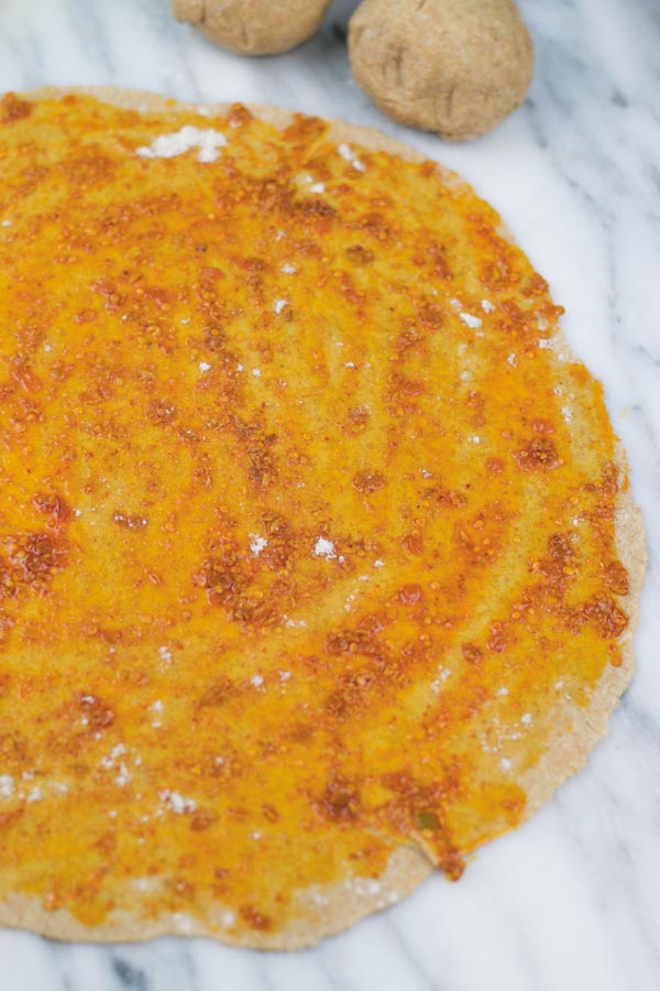 adding flour on top of achaari lachha paratha