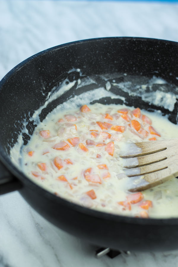 thick sauce for cheesy buffalo chicken casserole