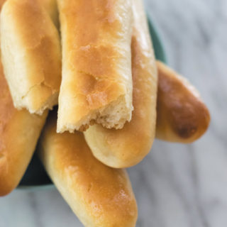 homemade olive garden breadsticks title