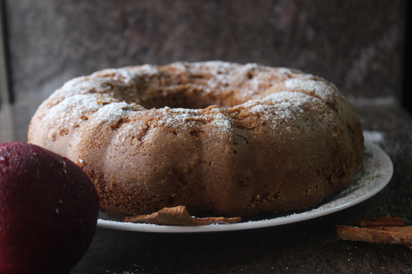 apple cinnamon cake - a super easy soft melt-in-mouth cake perfect for snacking! A great summer dessert to enjoy with loved ones!