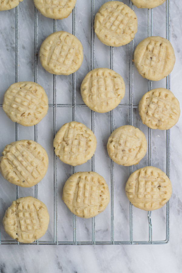 Walnut Butter Cookies - all you need is just few ingredients, less than 30 mins is all you need to make these soft melt-in-mouth cookies! Perfect tea time treat! 