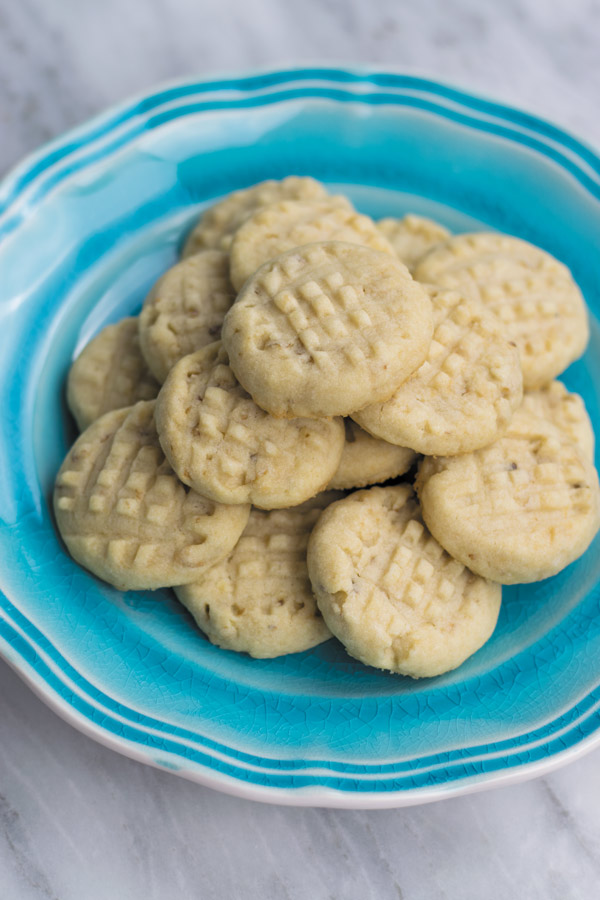 Walnut Butter Cookies - all you need is just few ingredients, less than 30 mins is all you need to make these soft melt-in-mouth cookies! Perfect tea time treat! 