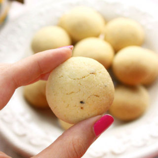 perfectly baked semolina cardamom cookies