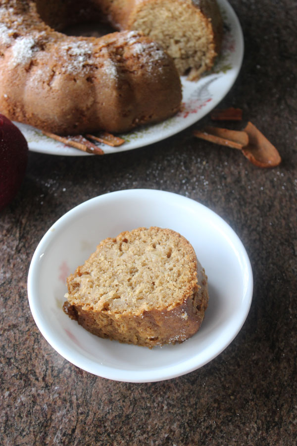 apple cinnamon cake - a super easy soft melt-in-mouth cake perfect for snacking! A great summer dessert to enjoy with loved ones!