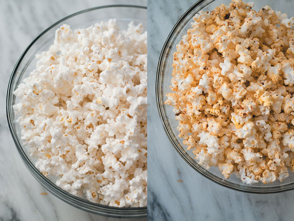 Homemade Pizza Popcorn - Turn your pizza cravings into a healthier snacking with these delicious & addicting PIZZA flavored homemade popcorn!