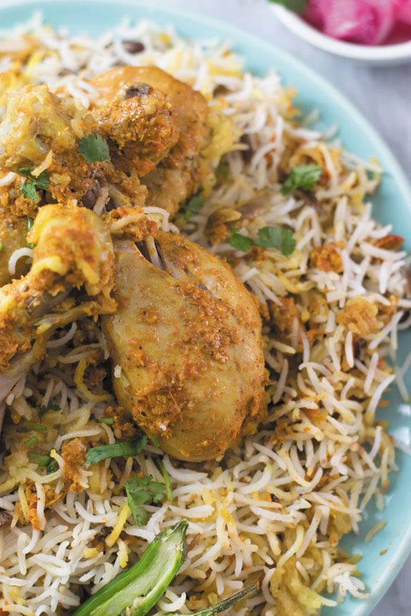 slow cooker chicken biryani - A simple NO-FUSS Indian chicken & rice recipe, big on flavors and made in a slow cooker! Just 30 minsutes prep work and come back home to a intoxicating delicious Biryani!