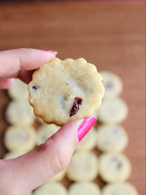 Easy Cranberry Cookie Recipe - eggless simple butter cookies with cranberries, just few simple ingredients. Popular treat for anytime.