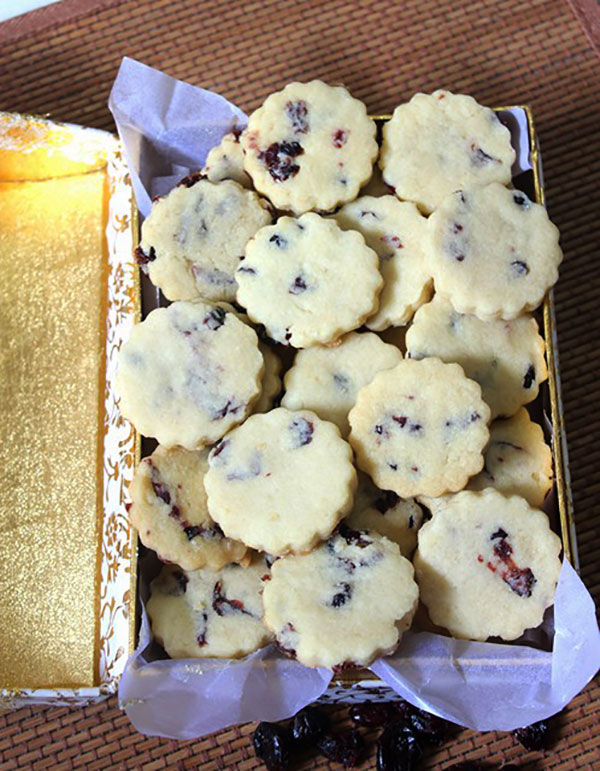 Easy Cranberry Cookie Recipe - eggless simple butter cookies with cranberries, just few simple ingredients. Popular treat for anytime.