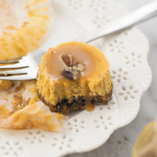 Pumpkin Cheesecake Bites - Delicious Pumpkin Cheesecake in bite forms, easy to serve with caramel sauce and chopped pecans! A perfect fall treat.