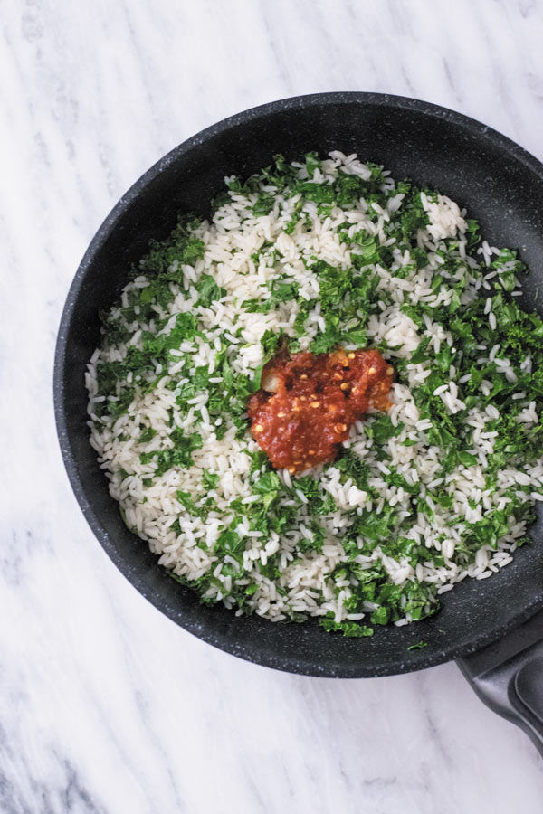 Spicy Kale Fried Rice - Just 15 Mins to make this amazing side dish or adding a protein of choice makes it into a filling meal! 