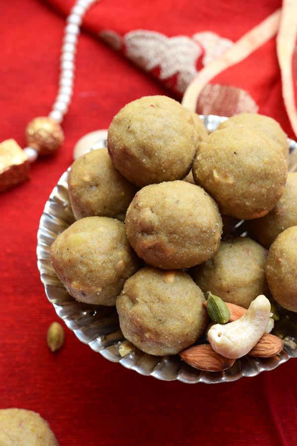 Atta Ladoo - No BAKE sweetened Whole Wheat Flour Laddo (Balls) with nuts. A perfect after workout treat and makes for a delicious healthy dessert!