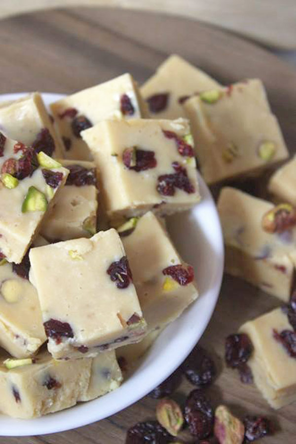 White Chocolate Fudge : Just 6 Ingredients, NO BAKE fudge with cranberries & pistachios. A popular holiday dessert with just few ingredients & LOVED by all!