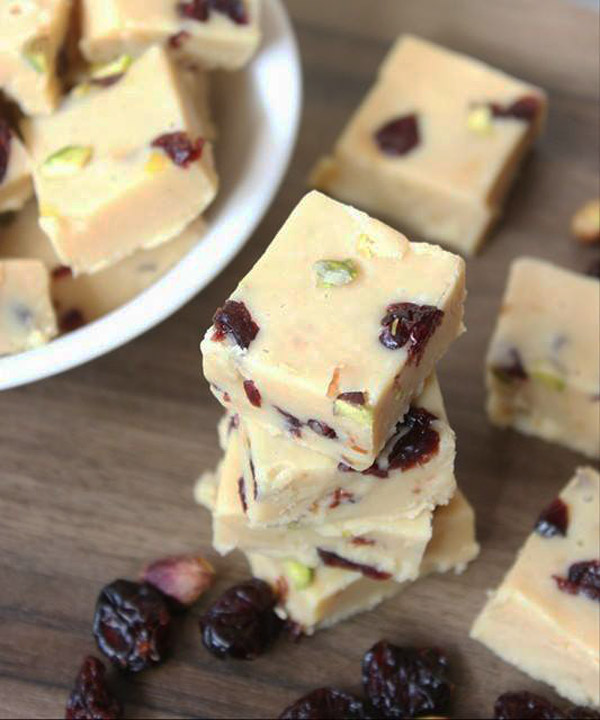 White Chocolate Fudge : Just 6 Ingredients, NO BAKE fudge with cranberries & pistachios. A popular holiday dessert with just few ingredients & LOVED by all!