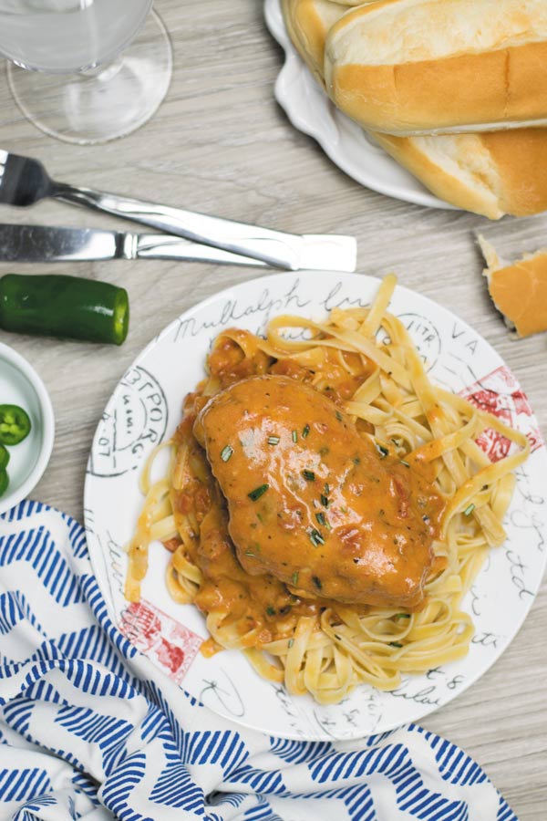 Slow Cooker Creamy Tomato Sauce Chicken : DUMP & FORGET this delicious creamy slow cooker tomato sauce chicken in the morning before work and come back to restaurant quality meal everyone will want seconds.