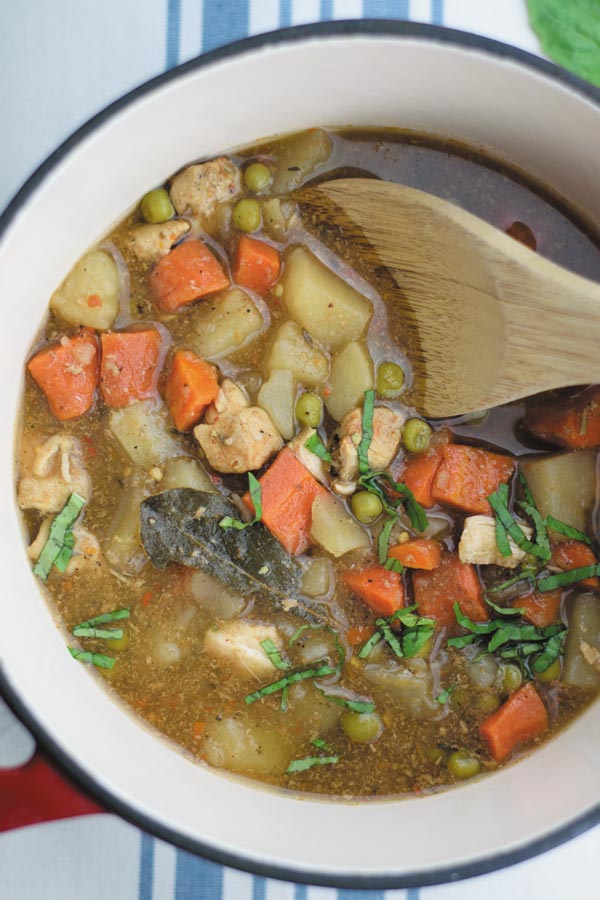 Slow Cooker Chicken Stew - easy delicious slow cooker CHICKEN STEW. Just throw everything in slow cooker & come home to a delicious meal that your whole family will love!