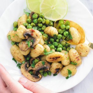 one pan peas & mushroom gnocchi - delicious 30 mins meal with crispy gnocchi (NO BOILING NEEDED), peas & mushrooms in thyme butter sauce.