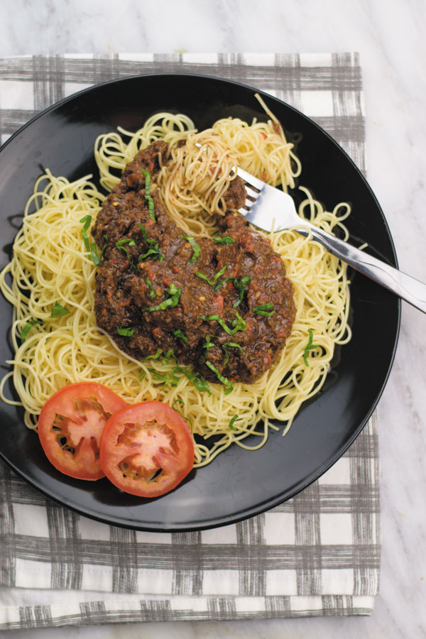 zero oil vegetable spaghetti bolognese - hearty, healthy packed with TONS of flavor. This vegetable sauce goes well with pastas, polenta or over toast!