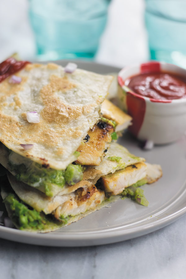 ranch chicken & guacamole quesadillas - A super easy 30 mins dinner ready in no time!