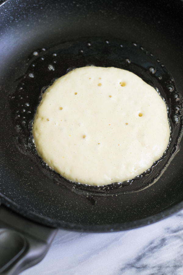 toasted almond strawberry pancakes cooking - the best way to know when to flip pancakes is when you start to see small bubbles. SUPER SIMPLE & FOOL PROOF recipe!